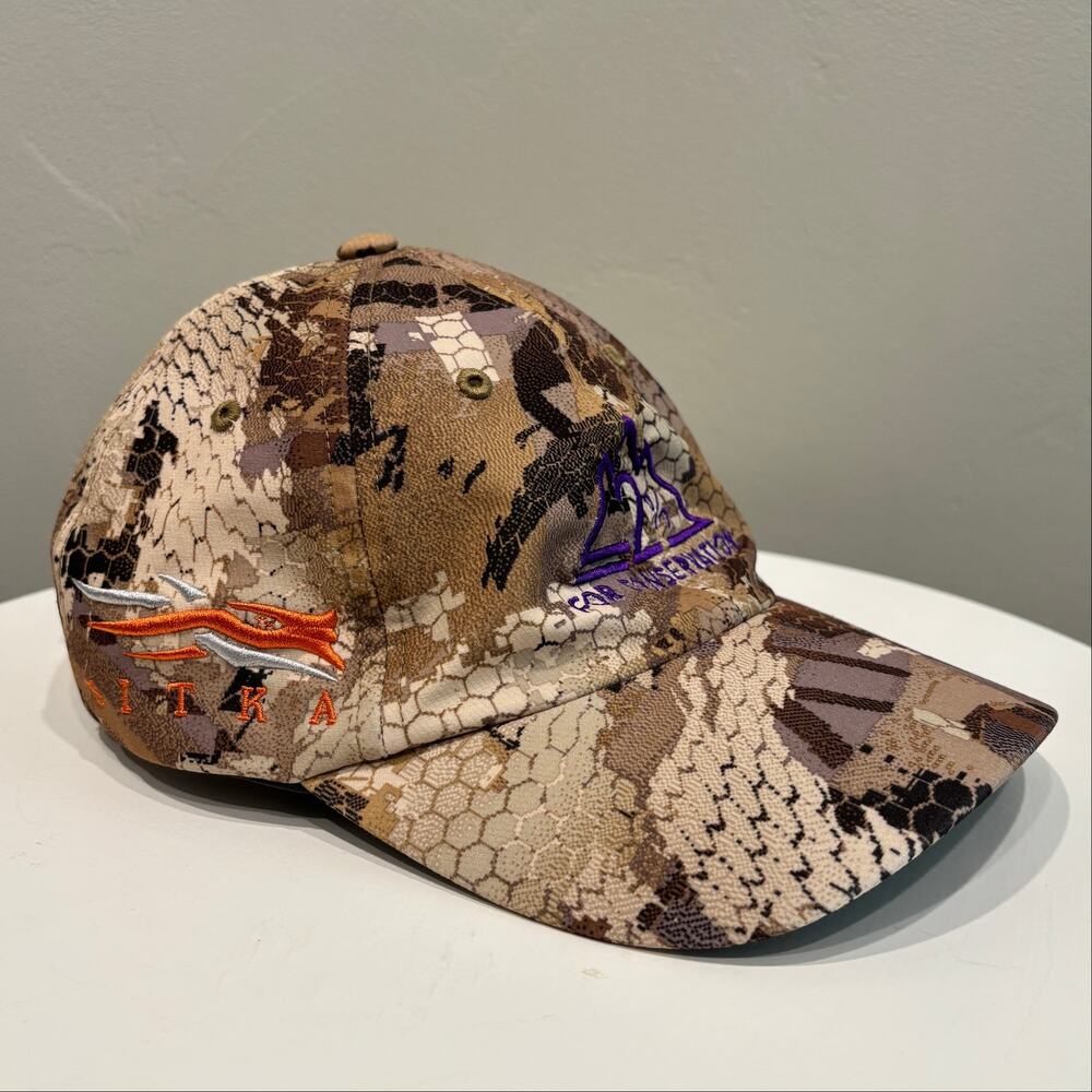 Sitka Traverse Cap 2% For Conservation Hat in Optifade Waterfowl Marsh One Size
